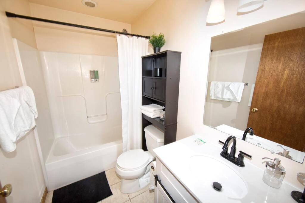 Tucked Away Off Brady - 4 Beds Apartman Milwaukee Kültér fotó
